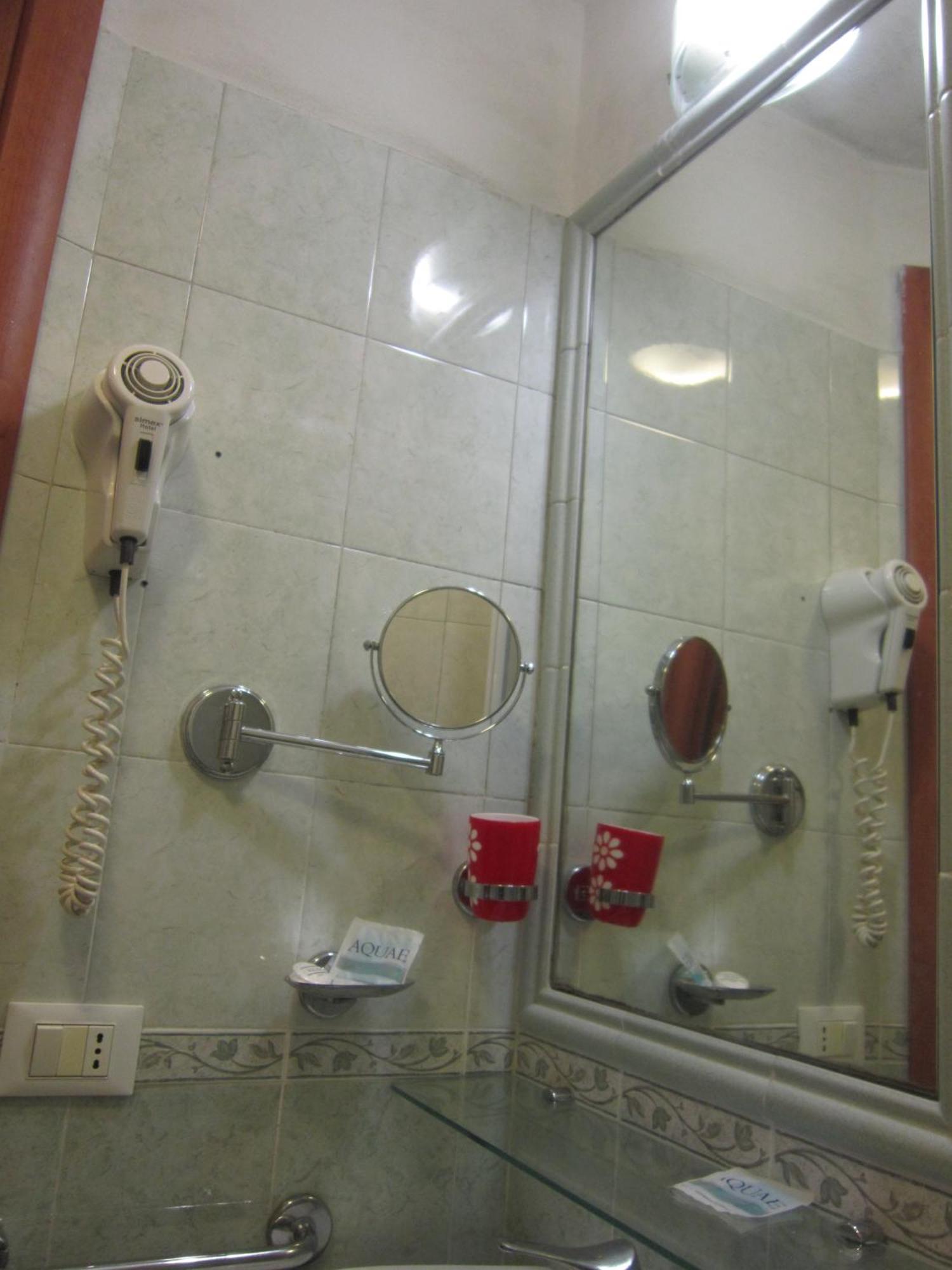 Camera Tripla